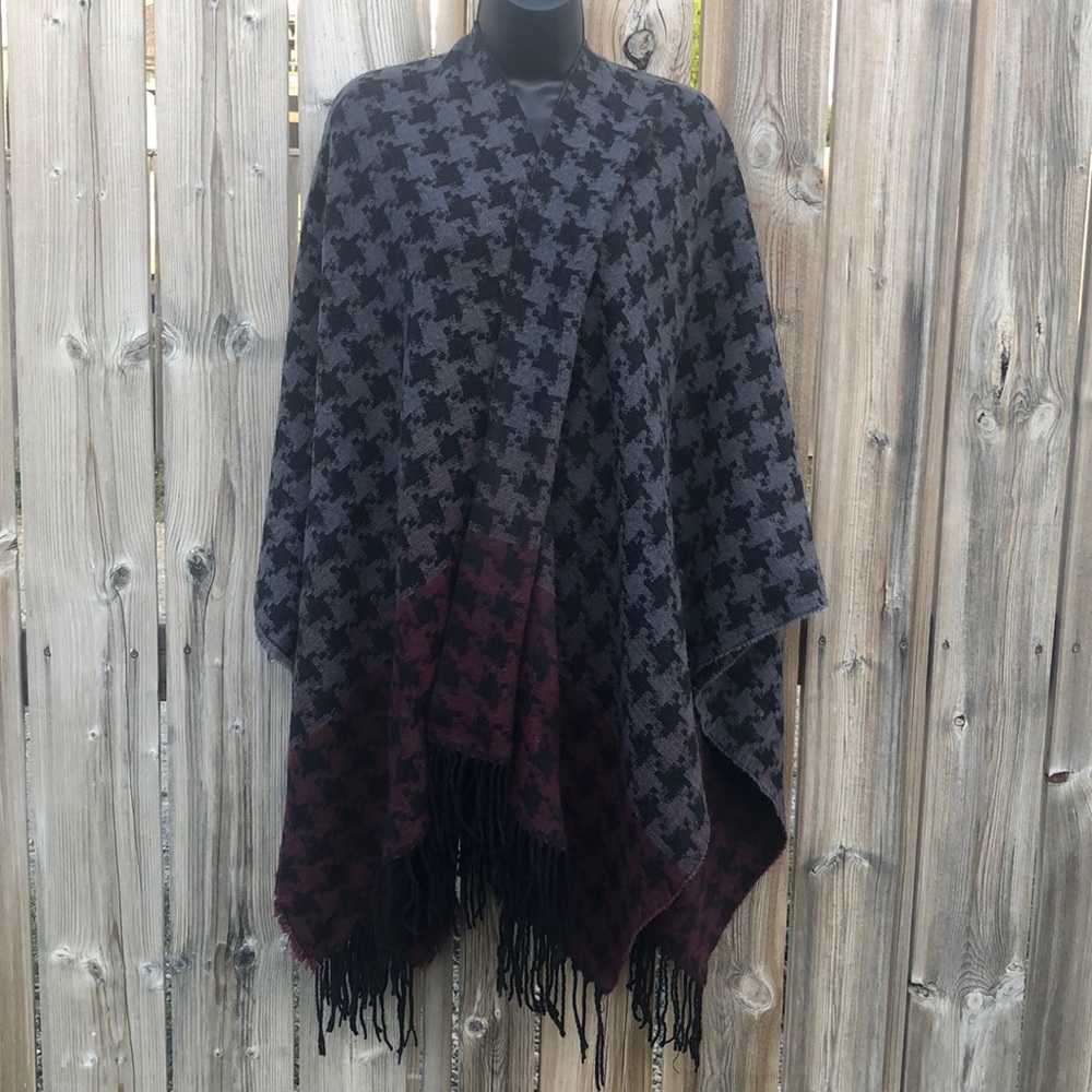 Ricki’s - Houndstooth Blanket Poncho